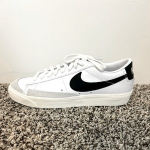 WOMENS NIKE BLAZERS- NEW SIZE 7.5